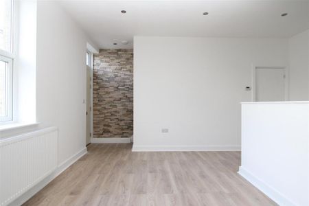 2 bedroom semi-detached house to rent - Photo 2