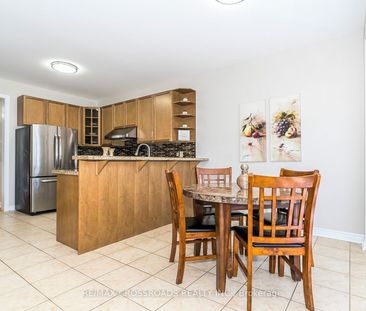 For Lease - 24 Cozens Drive, Richmond Hill, Ontario - Photo 2