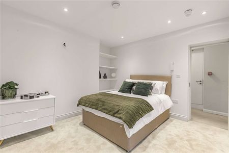 Studio Flat to rent in Queen Anne Street, Marylebone. - Photo 2