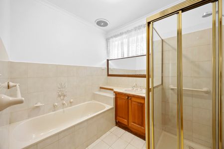 95 Bourke Street, Bulleen VIC 3105 - House For Rent | Domain - Photo 4