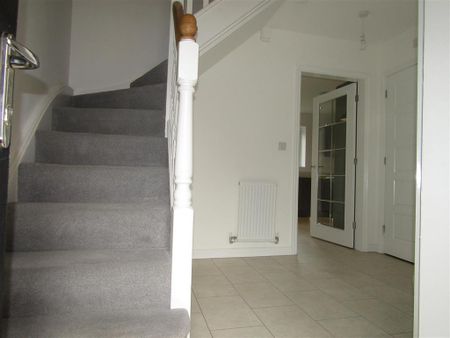 4 bedroom detached house to rent - Photo 3