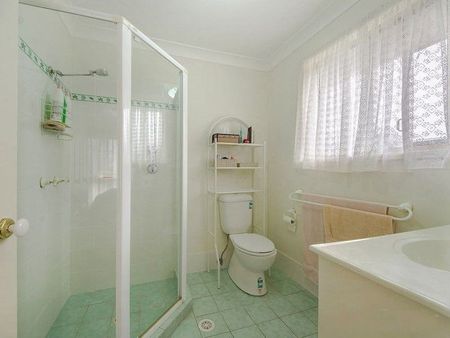 Three Bedroom Duplex in prime location - Photo 2