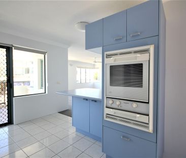 Great Lifestyle Location - Opposite Cotton Tree Park - Photo 4