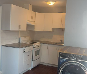 For Lease - 323 Danforth Avenue Unit# Apt. 2, Toronto, Ontario - Photo 3