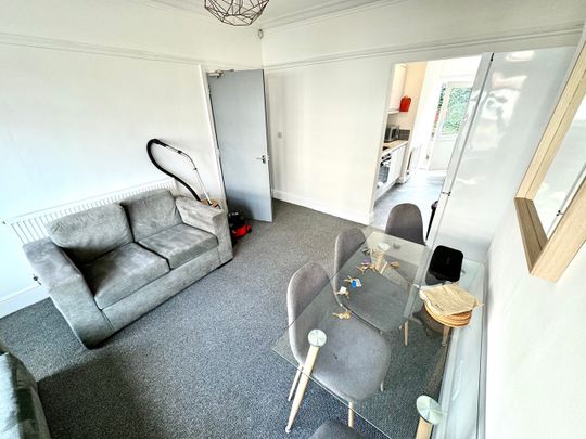 Room in a Shared House, Elmsthorpe Avenue, NG7 - Photo 1