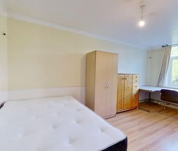 5 bedroom semi-detached house to rent - Photo 6