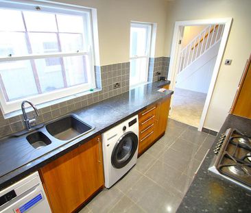 3 bedroom semi-detached house to rent - Photo 5