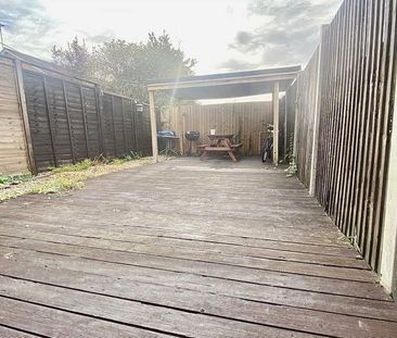 1 bedroom in a house share to rent - Photo 2