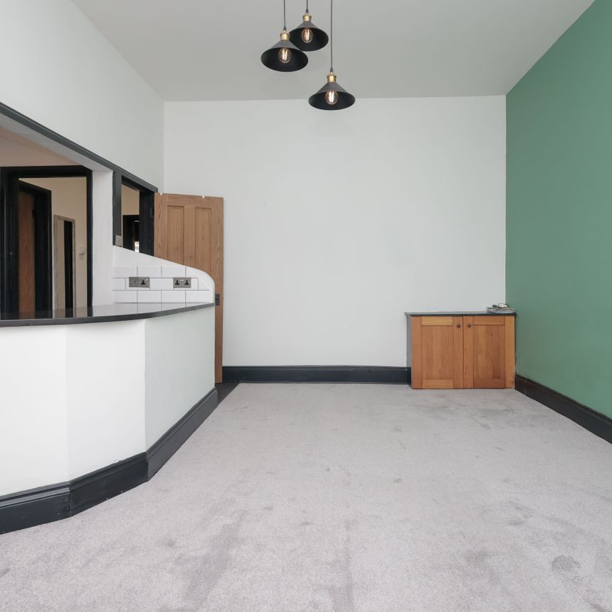 2 bed flat to rent in Charmouth Grove, Poole, BH14 - Photo 1