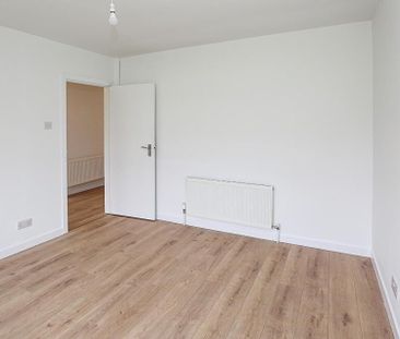 75 Comber Road, Dundonald, BT16 2AQ - Photo 2