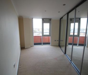 2 bedroom penthouse to rent - Photo 4