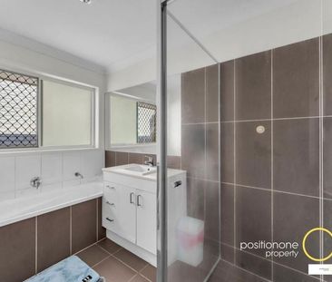 Lowset family home only a short stroll away from Daybreak park! - Photo 5