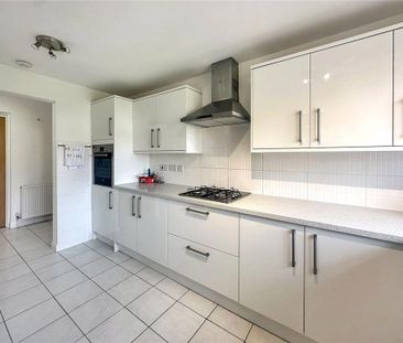 4 bedroom semi-detached house to rent - Photo 4