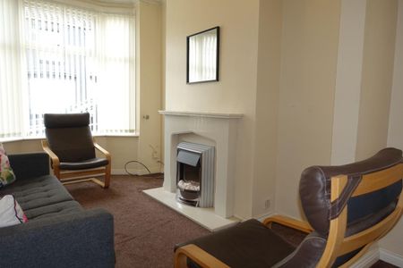 3 bedroom House To Let - Photo 2