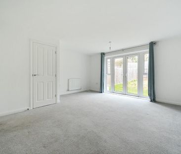 3 bedroom semi-detached house to rent - Photo 2
