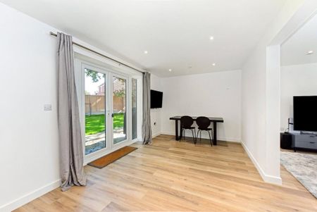 5 bedroom detached house to rent - Photo 3