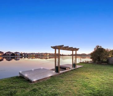 Luxury Living on Waterside - Photo 2