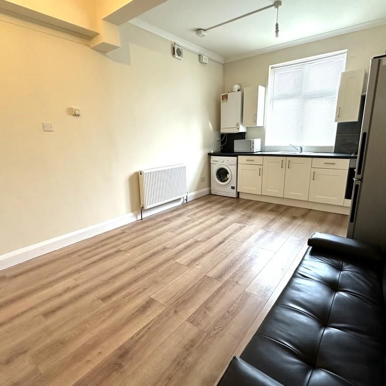 Studio to rent - Photo 1