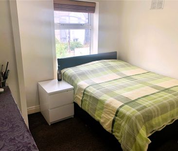 £1,500 PCM, Furnished Three Bedroom House with Large Enclosed Garde... - Photo 5