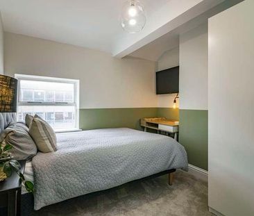 Beautiful Bedroom Apartment // Available August, LN5 - Photo 3