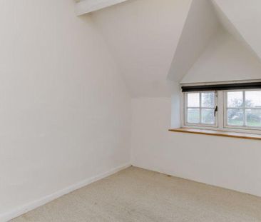 4 bedroom semi-detached house to rent - Photo 3