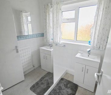 2 bedroom detached bungalow to rent - Photo 1