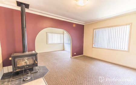 3 Bedroom House - South Tamworth - Photo 2