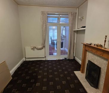 4 bedroom terraced house to rent - Photo 1