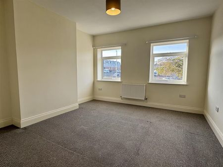 Dean Road, Scarborough - Photo 3