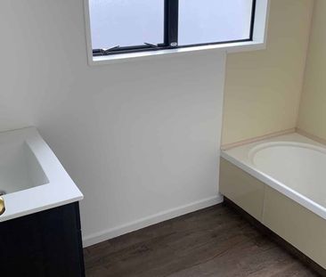 Close to Hagley Park , Hospital and Highschools - Photo 3
