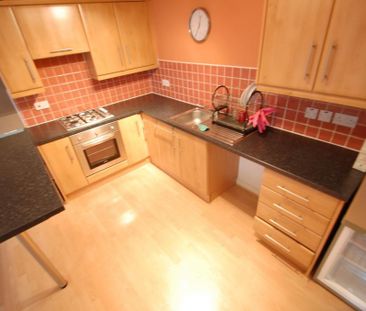 2 bedroom apartment to rent - Photo 4