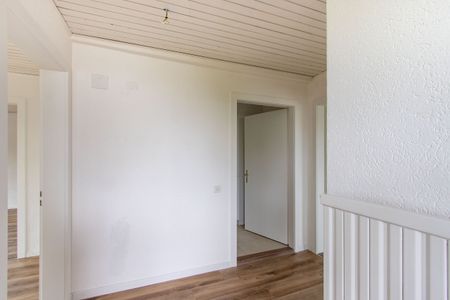 Beautiful 3-room apartment in Meyriez – on the 1st floor with a porch - Photo 3