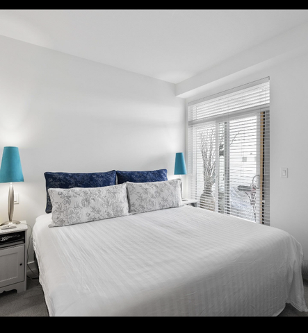 Immaculate Two Bedroom and Den with Parking and Storage - Photo 4