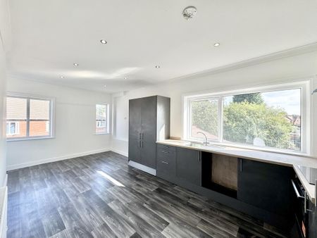3 bedroom flat to rent - Photo 4