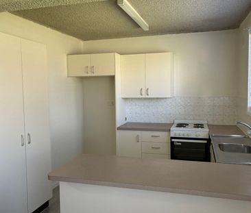 ONLY A SHORT STROLL FROM THE CENTRE OF TOWN!!! - Photo 4