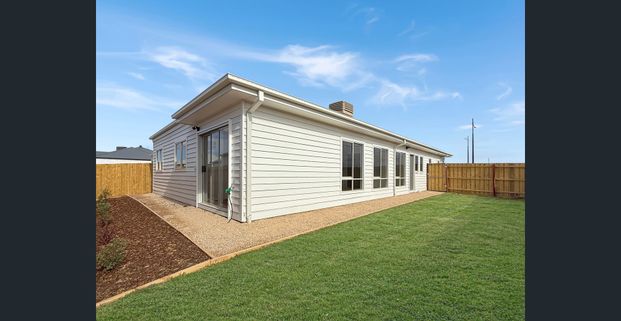 🏡 Brand New 4-Bedroom House in Eynesbury - Photo 1