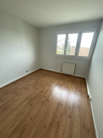 Location Appartement 3 pièces 62m² FLEURY LES AUBRAIS 45400 - Photo 5