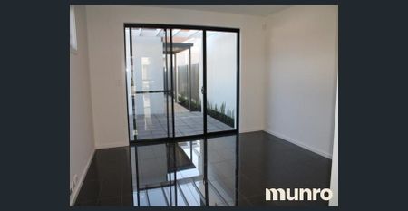 Modern Townhouse - Photo 3