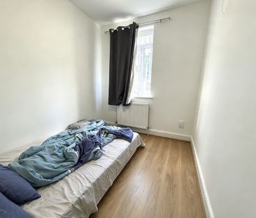 Room in a Shared House, Haydons Road, SW19 - Photo 2