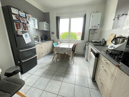 Location Appartement 5 pièces 74m² - Photo 4