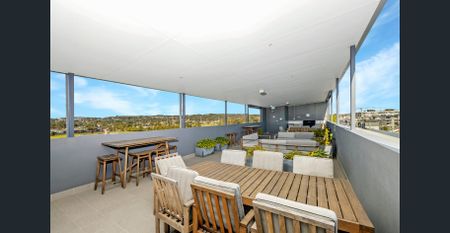 THIRD FLOOR APARTMENT IN CENTRAL LOCATION - Photo 2