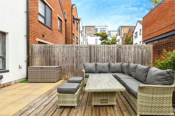 3 bedroom terraced house to rent - Photo 1