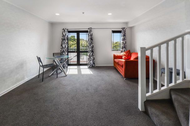 Located in the heart of old Papatoetoe! - Photo 1