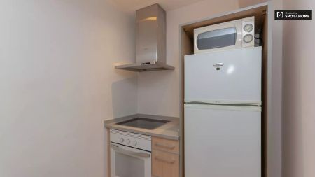 Modern 2-bedroom apartment for rent in Malasaña - Photo 5