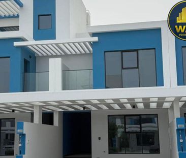 Single Row | Close to Park | Brand New - Photo 4