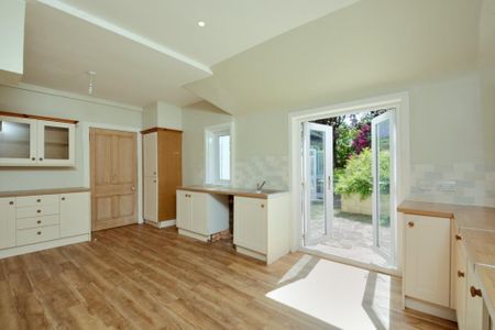 3 bedroom detached house to rent - Photo 4