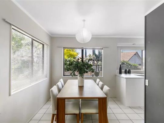 Great Three Bedroom House - Photo 1