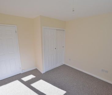 2 bedroom ground floor flat to rent - Photo 3