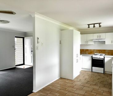 Charming 3 Bedroom Home - Water Included In Weekly Rent - Photo 1