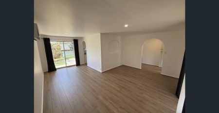 3 bedroom renovated home in tranquil location - Photo 2